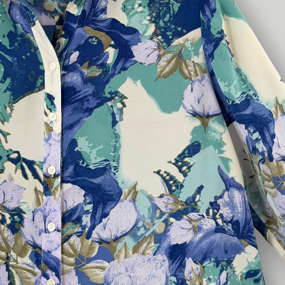 Chico's Rose Garden Sophia Blouse Womens XL Blue Floral Roll Tab NWT - Picture 3 of 9